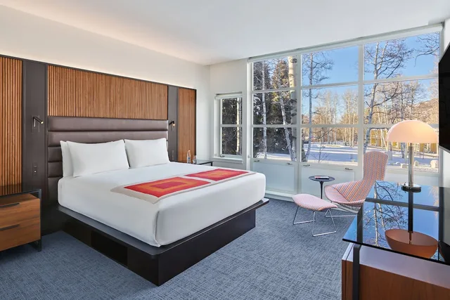 Mountain, Deluxe, Suite, King Bed, Sofa, Corner، Aspen Meadows Resort 1/1