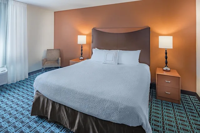 Room, King Bed, Fairfield Inn Suites New Braunfels 2/4