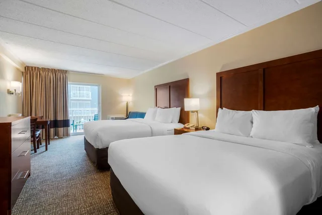 Efficiency, 2 Queen Beds, Accessible، Comfort Inn Boardwalk 2/6