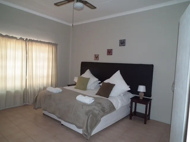 شقة أساسية بسرير كينج وسريرين منفصلين، Lanseria Country Estate 1/8