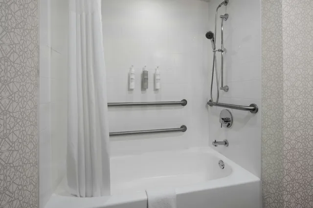غرفة بسرير كوين لذوي الإعاقة، Hampton Inn Chambersburg 3/4