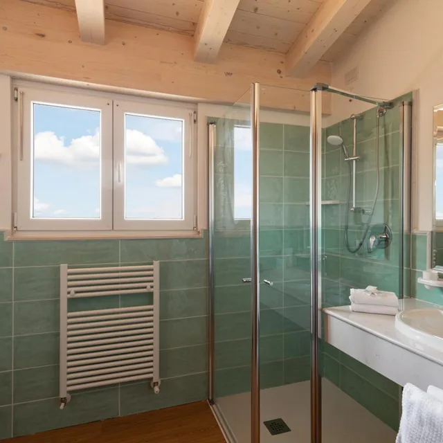 Superior, Double Bed, Partial Lake View، Royal Suite 10/10