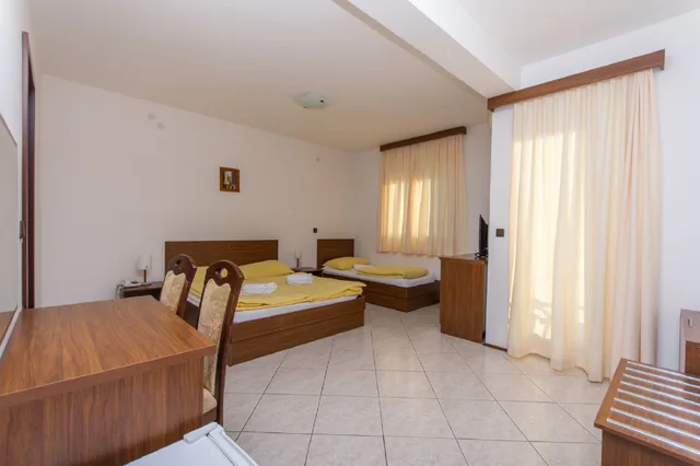 غرفة ثلاثية بسرير كوين بشرفة، VILLA KATARINA 6/10