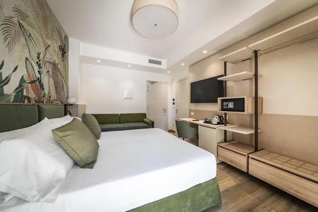 Room, Triple, Life Hotel 2/10