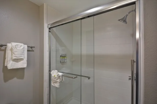 غرفة قياسية بسرير كينج لذوي الإعاقة، Holiday Inn Express & Suites Houston NASA - Boardwalk Area 7/7