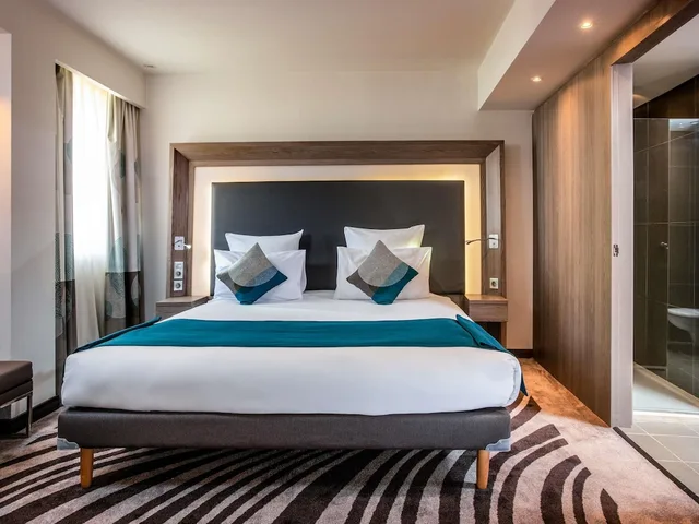 جناح سوبيريور بسريرين منفصلين وسرير كينج، Novotel Cairo Airport 3/10