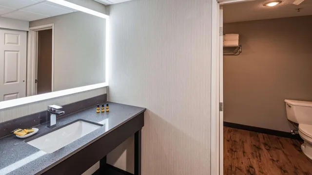 جناح بسريرين كوين مع أريكة، Best Western Plus Grant Creek Inn 5/6