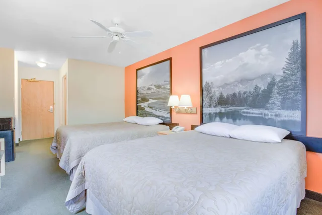 غرفة بسريرين كوين، Super 8 Cooke City Yellowstone Park Area 1/2