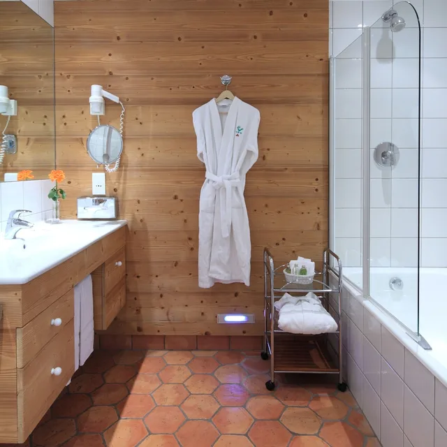 Superior, King Bed, Lake View, La Verniaz Et Ses Chalets 1/1