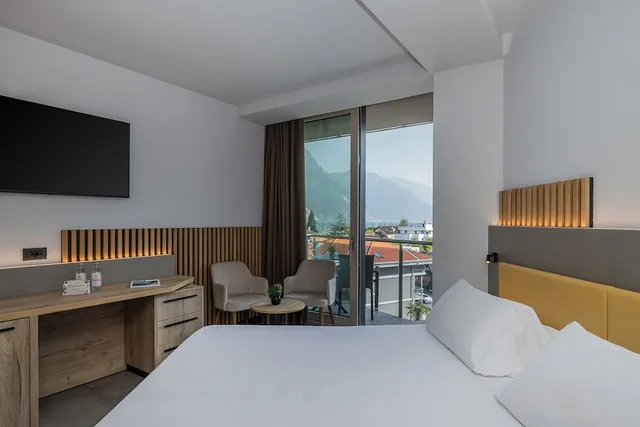 Deluxe, Queen Bed, Lake View, Hotel Garda 9/10
