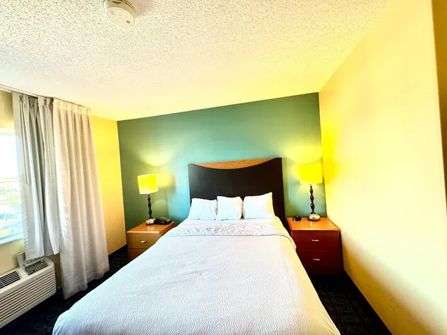 غرفة قياسية بسرير كوين، Country Inn & Suites by Radisson, Bismarck-Mandan 2/7