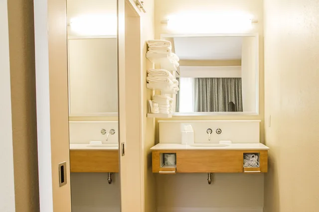 جناح بسرير كينج مع أريكة بمطبخ صغير، Hampton Inn Charleston Daniel Island 9/9