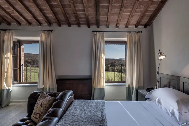 غرفة بريستيج، Castel Monastero 1/3
