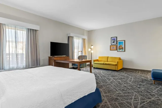 استوديو بسرير كينج مع أريكة لذوي الإعاقة، Hampton Inn and Suites Claremore Ok 1/6