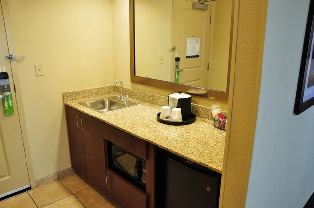 جناح استوديو بسرير كينج مع أريكة، Hampton Inn And Suites Cincinnati Uptown University Area Oh 4/6