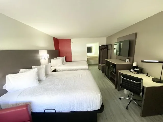 Room, 2 Queen Beds, Exterior Entrance, Ramada By Wyndham Tuscaloosa 4/10