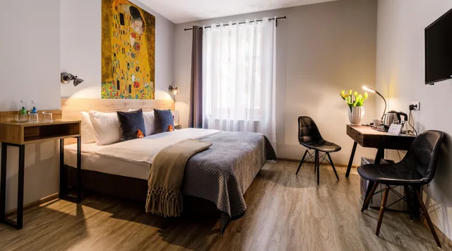 Classic, Double Bed, Art And Garden Residence 3/4