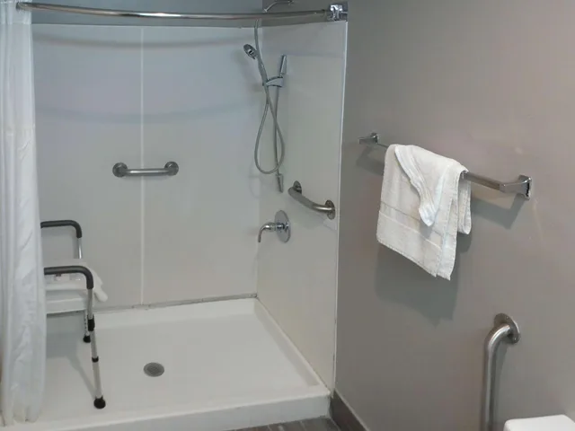 2 Queen Beds - Mobility Access Tub Nsmk، Motel6 Winslow, AZ 10/10