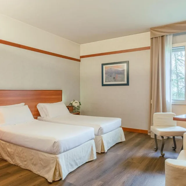 Smart, Shg Hotel Bologna 2/10