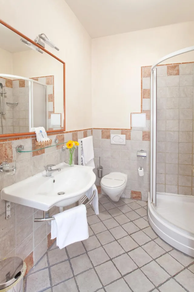 غرفة ثلاثية، Hotel Tivoli 10/10