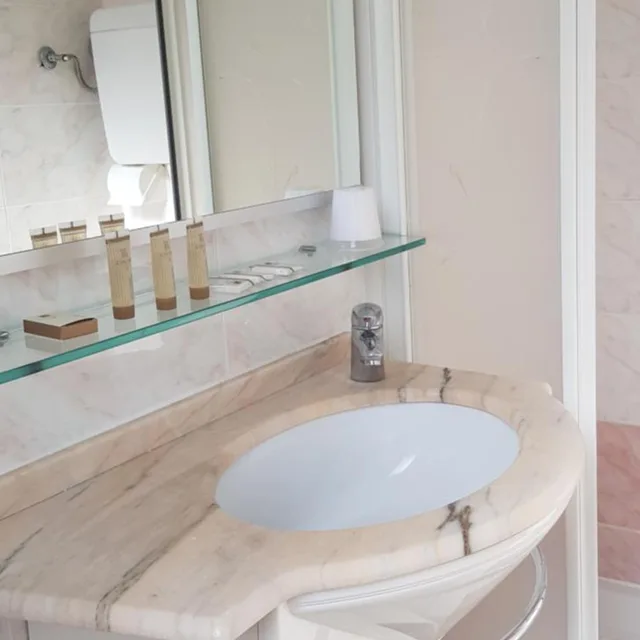 غرفة مفردة، Hotel Britannia 5/11