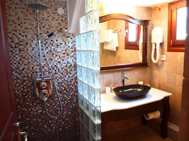 Elegant, Suite, King Bed, Jetted Tub، SMARAGDI APARTMENTS 1/1