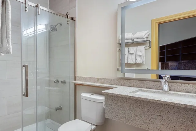 غرفة قياسية بسرير كينج بمطبخ، Best Western Kincardine 9/10