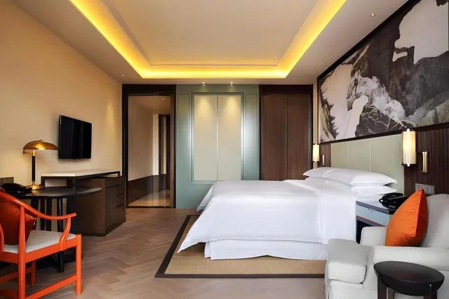 Guest Room, King Bed, Old Town View, Balcony، FOUR POINTS BY SHERATON CHENGDU 2/3