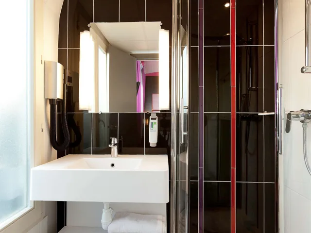 غرفة قياسية بسريرين منفصلين، Accueil Hotel Paris Pigalle Montmartre 2/2