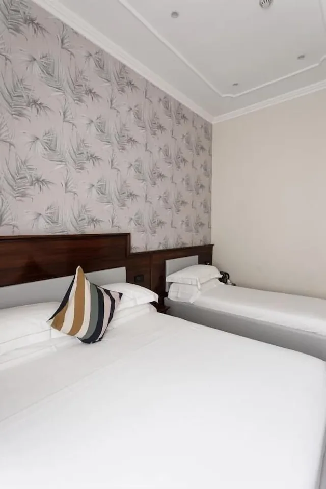 Room, Triple, 1 Double and 1 Single Bed, City View, Hotel Esposizione Roma 2/3