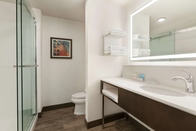 جناح بسرير كينج لذوي الإعاقة، Hampton Inn and Suites Kansas City Downtown Crossroads 6/8