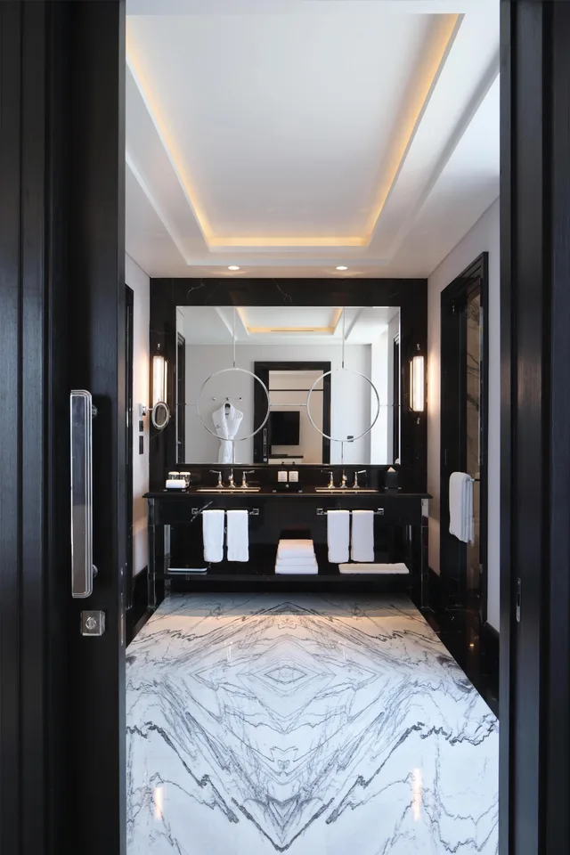 Grand, Double Bed, Waldorf Astoria Doha West Bay 5/6