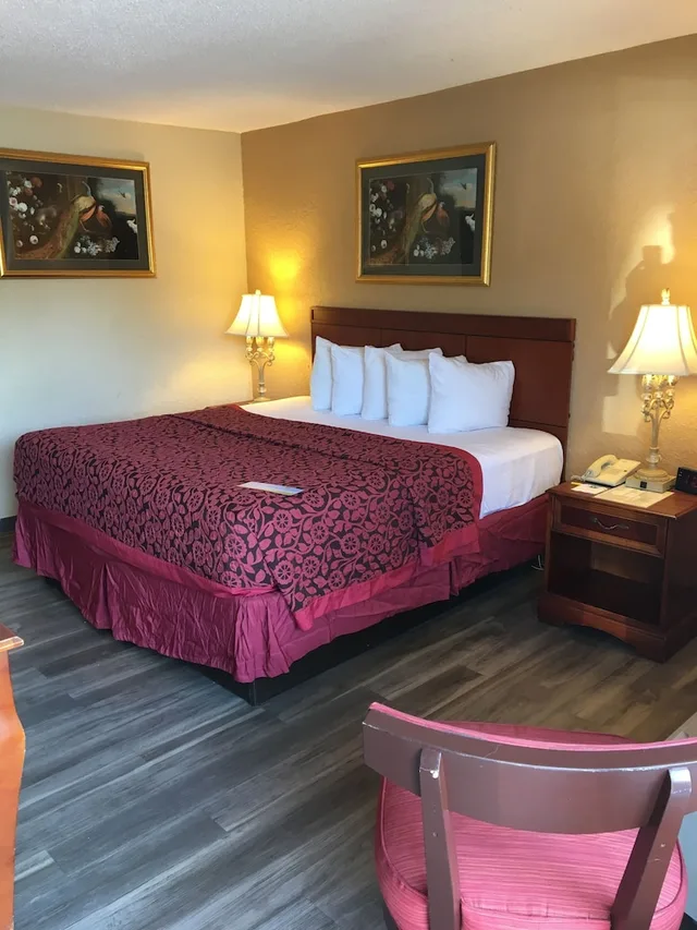 غرفة قياسية بسرير كينج، Days Inn By Wyndham Orlando Downtown 3/10