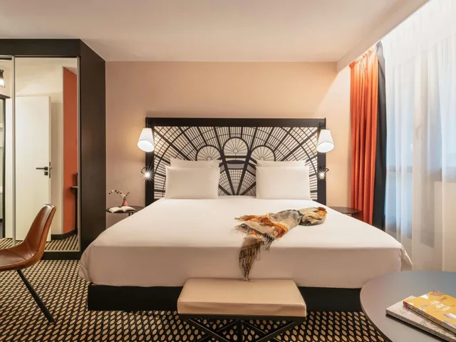 جناح عائلي بسرير كينج وسرير كوين مع أريكة في طابق مرتفع، Mercure Paris Porte De Versailles Expo 2/6