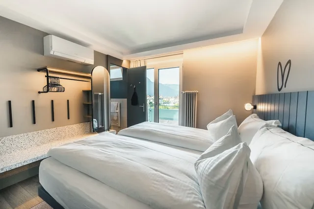Male Dorm, Apartment, Queen and Twin Beds, Sofa، Aparthotel Goldey (ex Goldey Swiss Quality Hotel) 1/10
