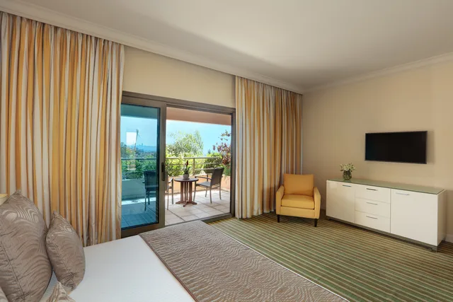 جناح عائلي بسريرين كينج، Le Royal Hotel Beirut 1/2