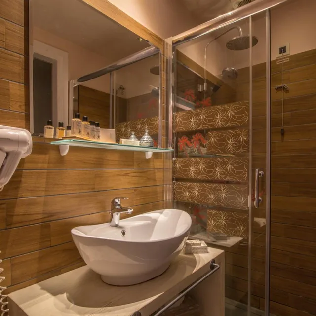 Deluxe, Double Bed, Pirrion Hotel 7/8