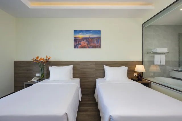 غرفة بريميير بسريرين منفصلين بإطلالة على البحر بشرفة، Xavia Hotel 3/4