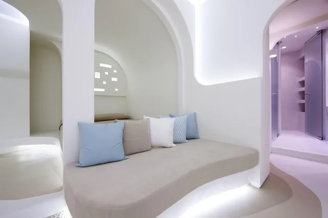 suite, jetted tub, ground floor, Andronikos Santorini 1/9