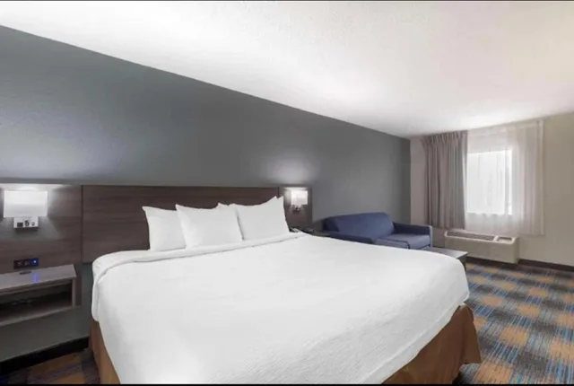 غرفة سوبيريور بسرير كينج، Downtown Inn & Studio Suites 1/1