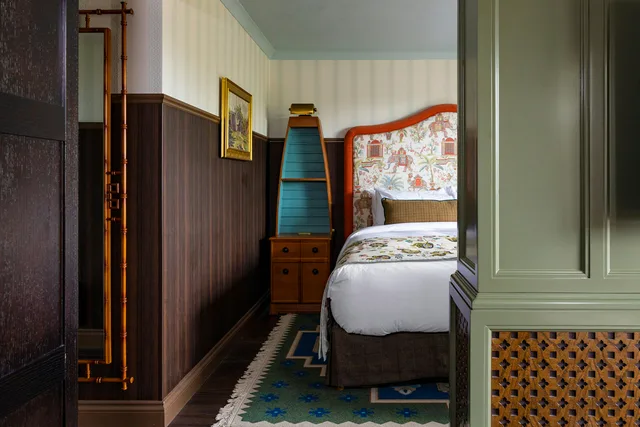 Graduate, Junior Suite, King Bed, with View, Graduate by Hilton Cambridge 4/7