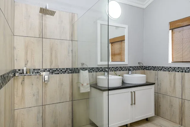 شاليه بسرير مزدوج وسريرين منفصلين بشرفة بغرفتي نوم، Hazyview Cabanas 3/3