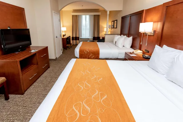 Suite, 2 Queen Beds, Comfort Suites Houston near Medical Center- NRG Stadium 4/6