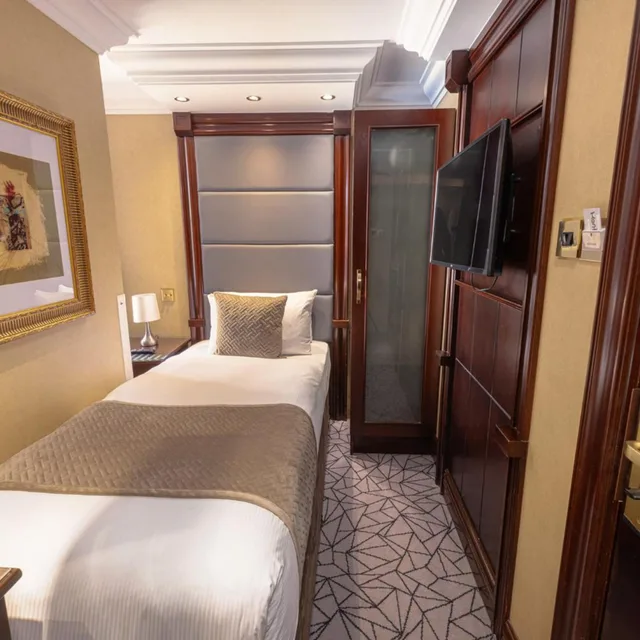 Room, Single, Small, Hyde Park International Hotel 2/10