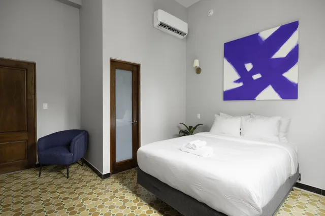 غرفة داخلية بسرير كوين، El Colonial - Adults Only 5/10