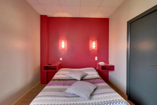 غرفة قياسية ثلاثية، LOGIS AUBERGE DES VIEUX CHENES 1/1