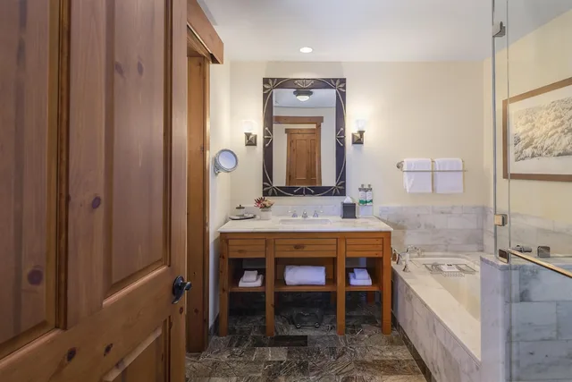 Ridgeline, 2 Bedrooms, Suite، The Lodge At Spruce Peak 5/5