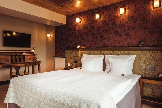 جناح جونيور، Promenade Hotel 2/8