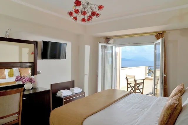 غرفة كومفورت بسرير مزدوج بإطلالة على البحر، Ilia Mare Hotel 1/6