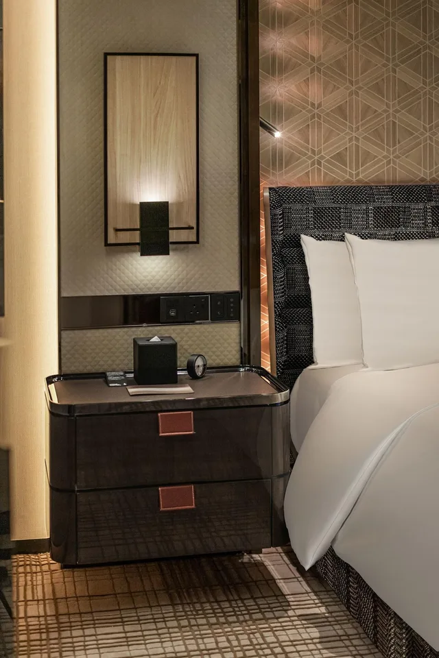 غرفة سوبيريور بإطلالة على المرفأ، Four Seasons Hotel Hong Kong 3/5